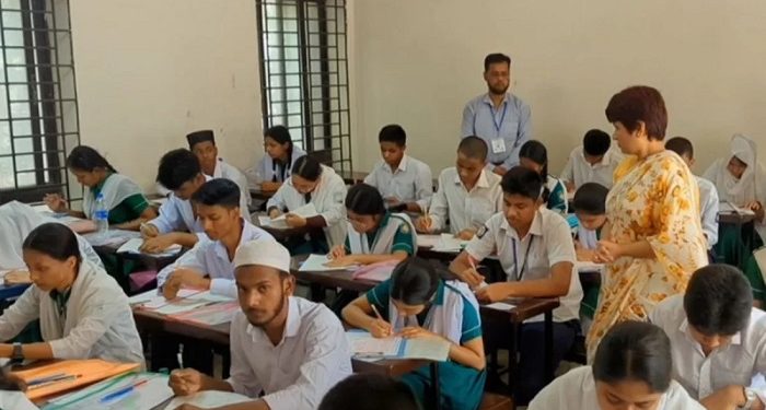 এসএসসি পরীক্ষার প্রথম দিনে ২৫ হাজার ৪০৮ জন অনুপস্থিত, বহিষ্কৃত ৬