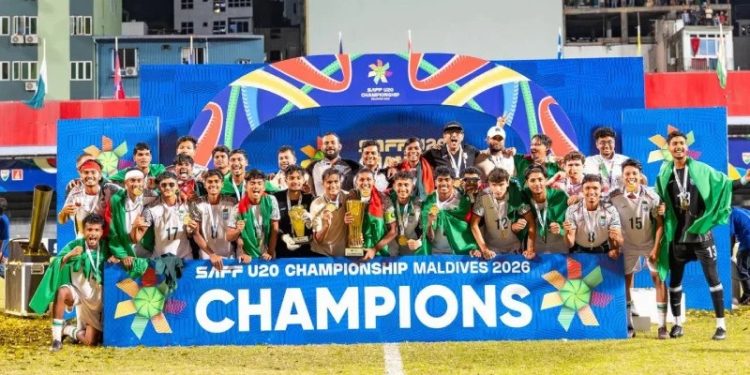 সাফজয়ী যুবাদের জন্য প্রস্তুত ছাদখোলা বাস, হাতিরঝিলে সংবর্ধনা