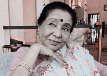 সুরের মহাকাশে নক্ষত্রপতন: কিংবদন্তি গায়িকা আশা ভোঁসলে আর নেই