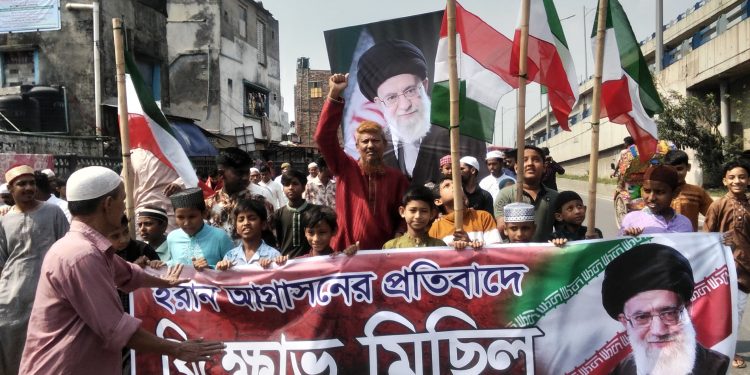 ইমাম আলী খামেনির মৃত্যুর ৪০তম দিনে ঢাকায় বিক্ষোভ
