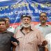 হকারদের তান্ডবে আজিজ কো-অপারেটিভ মেডিসিন এন্ড মেডিকেল ইকুইপমেন্ট মার্কেট বন্ধ করে ব্যবসায়ীদের বিক্ষোভ