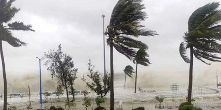 রাত ১টার মধ্যে তিন অঞ্চলে ৮০ কিমি বেগে কালবৈশাখী ঝড়ের শঙ্কা