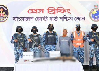 সুন্দরবনের দস্যু বাহিনী প্রধান মেজ জাহাঙ্গীর অস্ত্র ও গুলিসহ আটক