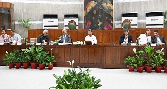 নতুন ই-বাস ও ট্রাক আমদানিতে শুল্ক ছাড়ের সিদ্ধান্ত মন্ত্রিসভায়