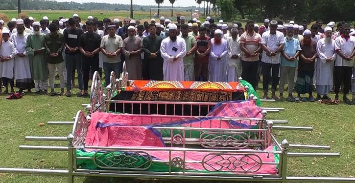 গাজীপুরে একই পরিবারের পাঁচজনকে হত্যা, নিহতদের দাফন সম্পন্ন