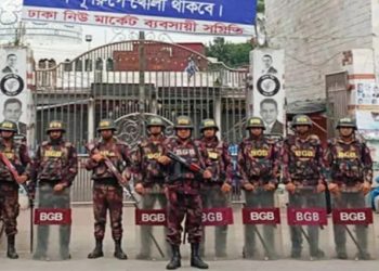 ঈদযাত্রায় স্বস্তি ফেরাতে বিজিবির টহল