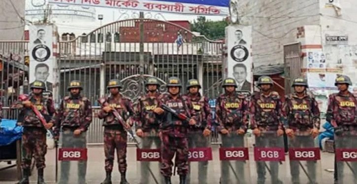 ঈদযাত্রায় স্বস্তি ফেরাতে বিজিবির টহল