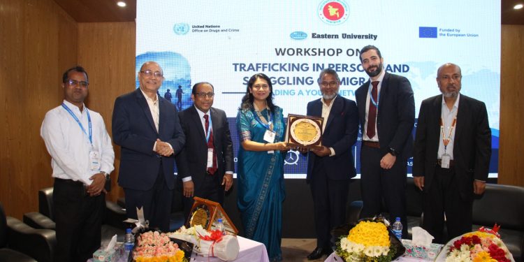 ইস্টার্ন ইউনিভার্সিটিতে মানব পাচার ও অভিবাসী পাচারবিরোধী দিনব্যাপী কর্মশালা অনুষ্ঠিত
