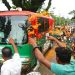 ফুলের পাঁপড়ি ছিটিয়ে প্রধানমন্ত্রীকে স্বাগত জানালেন চা শ্রমিকরা