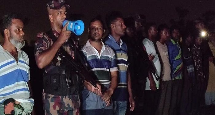 ঠাকুরগাঁও সীমান্তে সর্বোচ্চ সতর্কতা, বিজিবির সঙ্গে পাহারায় স্থানীয়রা