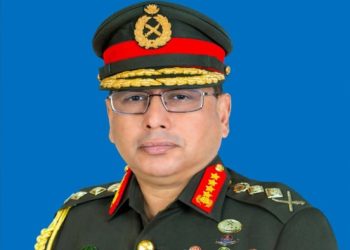 পবিত্র হজ পালন শেষে দেশে ফিরলেন সেনাপ্রধান