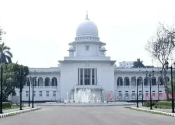 অধস্তন আদালত ও ট্রাইব্যুনালে আইনজীবীদের পোশাকবিধিতে নতুন নির্দেশনা