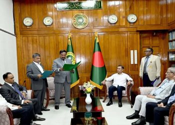 শপথ নিলেন চট্টগ্রাম-২ আসনে নির্বাচিত এমপি সরোয়ার আলমগীর