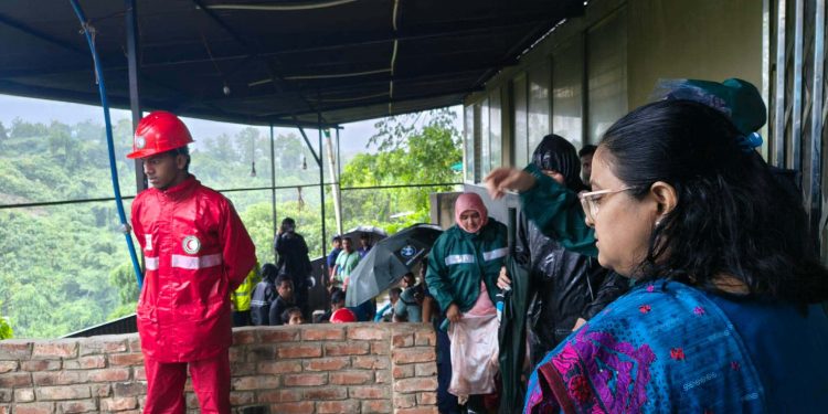 রাঙামাটিতে পাহাড়ধসের ঝুঁকিপূর্ণ এলাকা পরিদর্শনে জেলা প্রশাসক