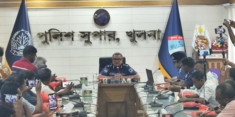 অপরাধ নিয়ন্ত্রণে সম্মিলিত উদ্যোগের আহ্বান খুলনার নতুন এসপির
