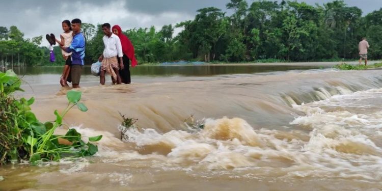 বাড়বে বৃষ্টি, নিম্নাঞ্চল প্লাবিত হওয়ার শঙ্কা