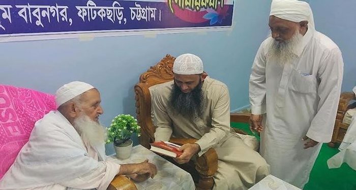 হেফাজতে ইসলামের আমিরের সঙ্গে ধর্ম প্রতিমন্ত্রীর সাক্ষাৎ