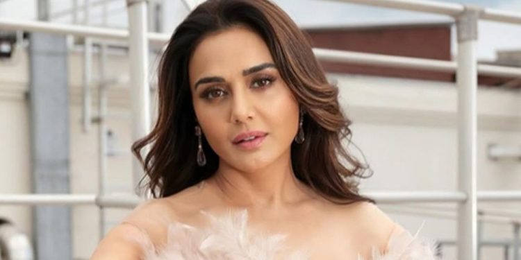 ৮ বছর পর অভিনয়ে প্রীতি জিনতা