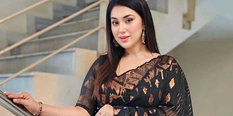 নেপালে কেবল কারে চড়ে আতঙ্কিত অপু বিশ্বাস
