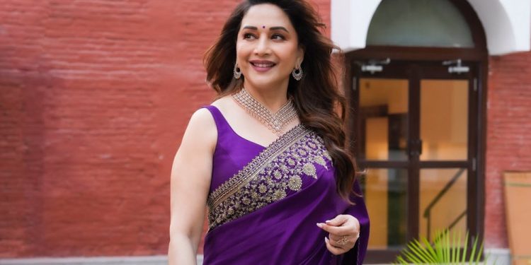 মাধুরী দীক্ষিত এবার সঞ্চালক