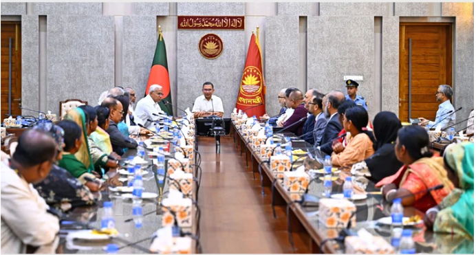 সমাজের সবাই এগিয়ে এলে অনেক বড় সমস্যার সমাধান করা সম্ভব : প্রধানমন্ত্রী