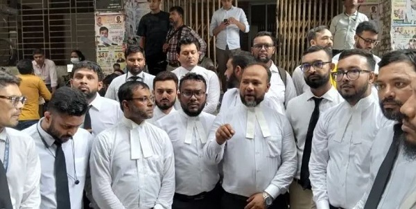 সিএমএম আদালত প্রাঙ্গণে আইনজীবীকে মারধর: মামলা, ২৪ ঘণ্টার মধ্যে এজাহারের নির্দেশ