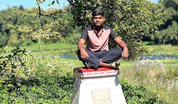 কুষ্টিয়ায় শ্মশানে পিকনিক, সমাধিতে জুতা পায়ে ছবি তোলার ঘটনায় ঐক্য পরিষদের প্রতিবাদ
