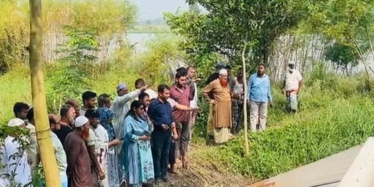 ধলেশ্বরী নদীর ভাঙন পরিদর্শনে ইউএনও, জিও ব্যাগ ফেলে ভাঙন রোধের আশ্বাস