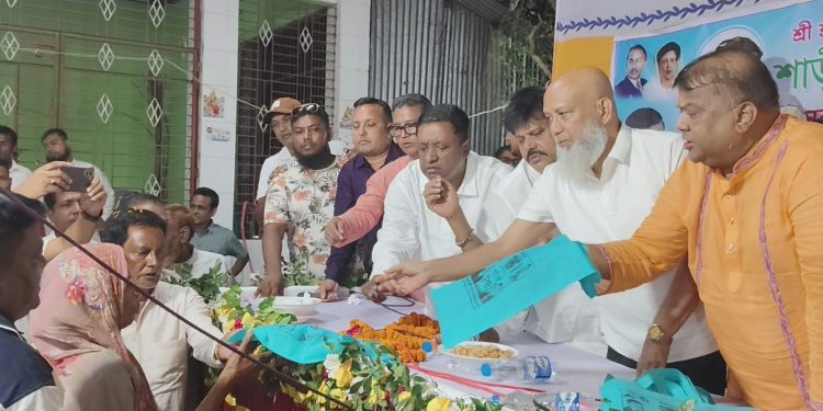 শ্রীনগর ও সিরাজদিখান পূজা মন্ডপ পরিদর্শন করলেন বিএনপি নেতা মীর সরফত আলী সপু