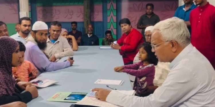 ছুটির দিনেও নিজ বাড়িতে রোগী দেখেন মন্ত্রী জাহিদ হোসেন