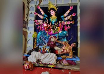 বগুড়ায় দুর্গা প্রতিমা দেখতে ভিড়