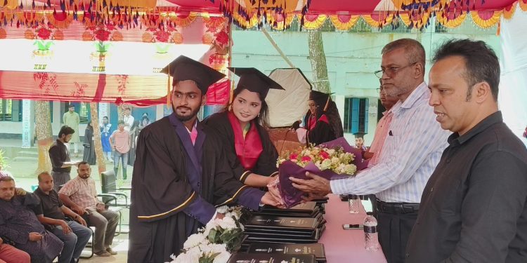 শ্রীনগরে গ্রাজুয়েট সংবর্ধনা অনুষ্ঠিত