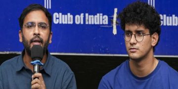 ভারতে ‘ককরোচ জনতা পার্টি’র দুই নেতার আটকাদেশ আরও দুই দিন বাড়ল