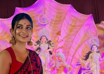 পূজার আনন্দে মেতে উঠেছেন মন্দিরা