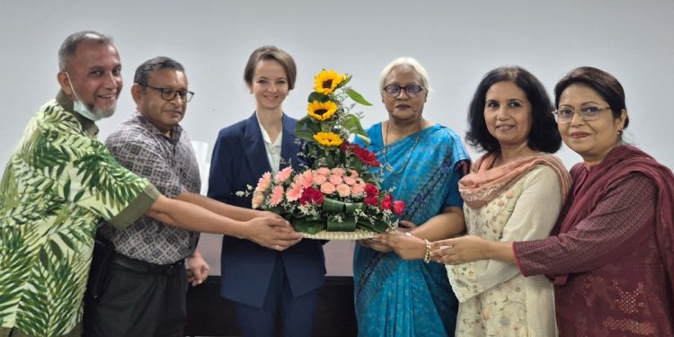 যৌথভাবে স্বাস্থ্যসেবার ভবিষ্যৎ গড়া: রাশিয়ার চিকিৎসা শিক্ষার অন্বেষণ