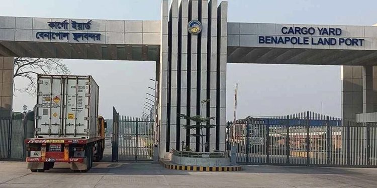 বেনাপোল স্থলবন্দরে ৮ দিন আমদানি-রপ্তানি বন্ধ